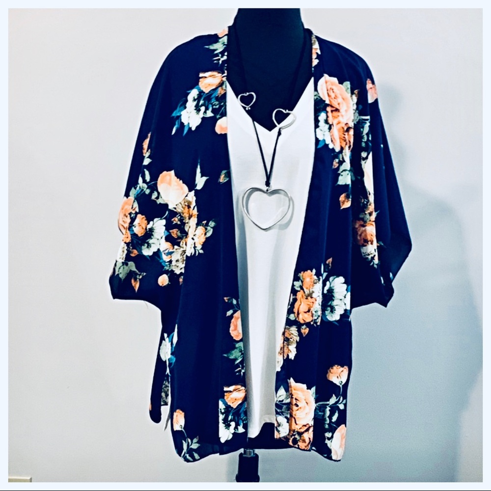 ✨LAST ONE ✨Navy blue floral open kimono - Picture 4 of 4